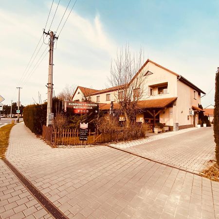 Rusovsky Penzion Bratislava Esterno foto