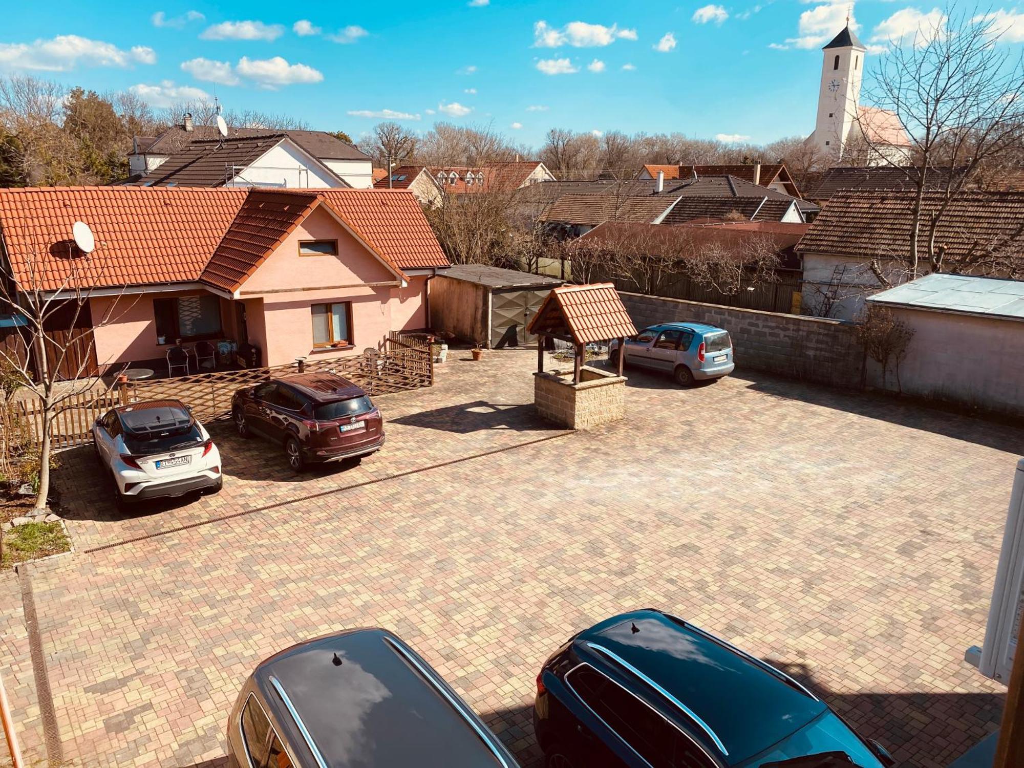 Rusovsky Penzion Bratislava Esterno foto
