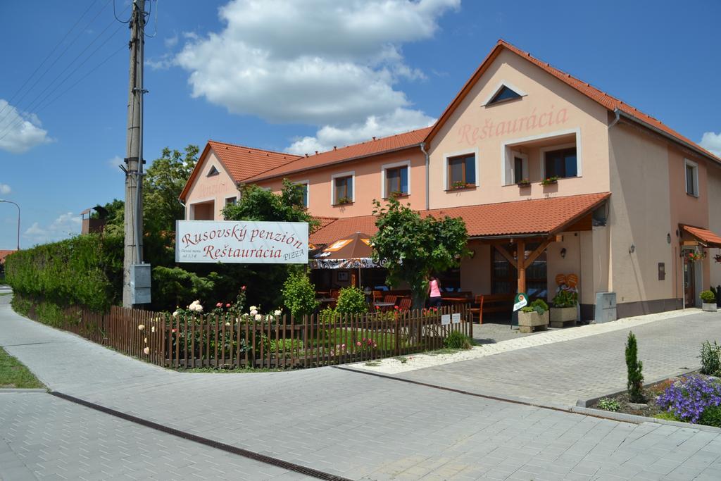 Rusovsky Penzion Bratislava Esterno foto