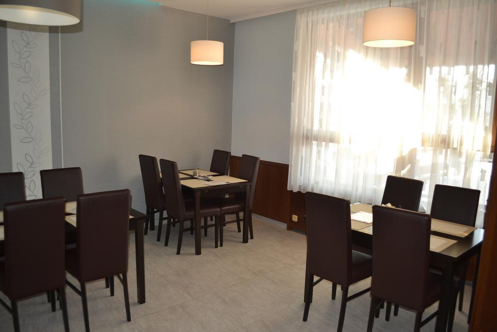 Rusovsky Penzion Bratislava Esterno foto